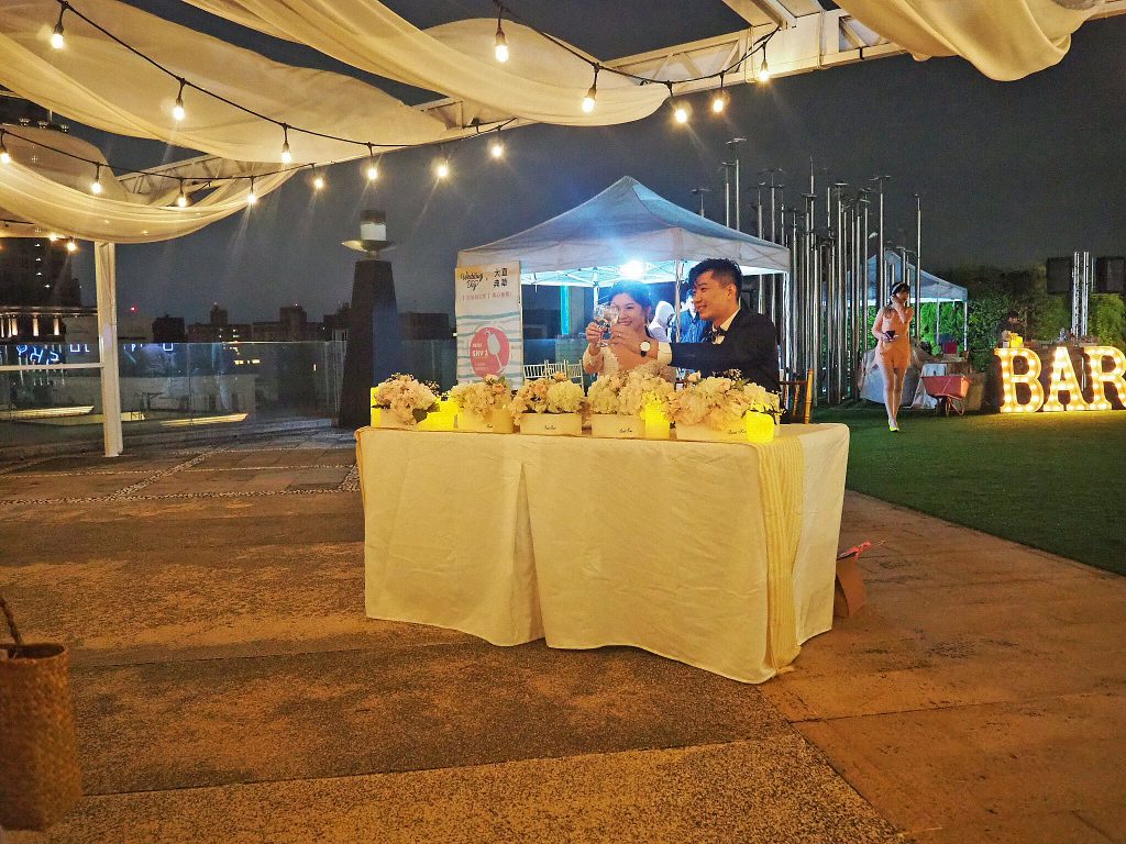 大直典華 DENWELL SKY 1 婚禮日 城市中的空中花園 打造有趣互動、浪漫可愛的美式戶外婚禮! Dress code 2019主流色溫暖黃白