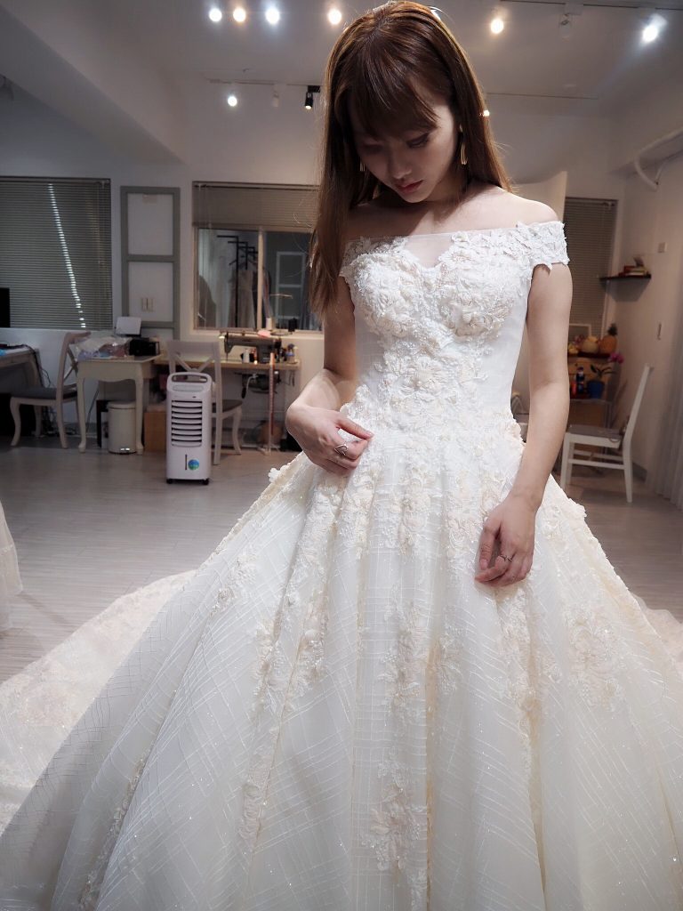 賽西亞手工婚紗 「我的命定禮服就是這件!」專屬給每位新娘的超顯瘦禮服 紙片女孩vs厚片女孩款大公開