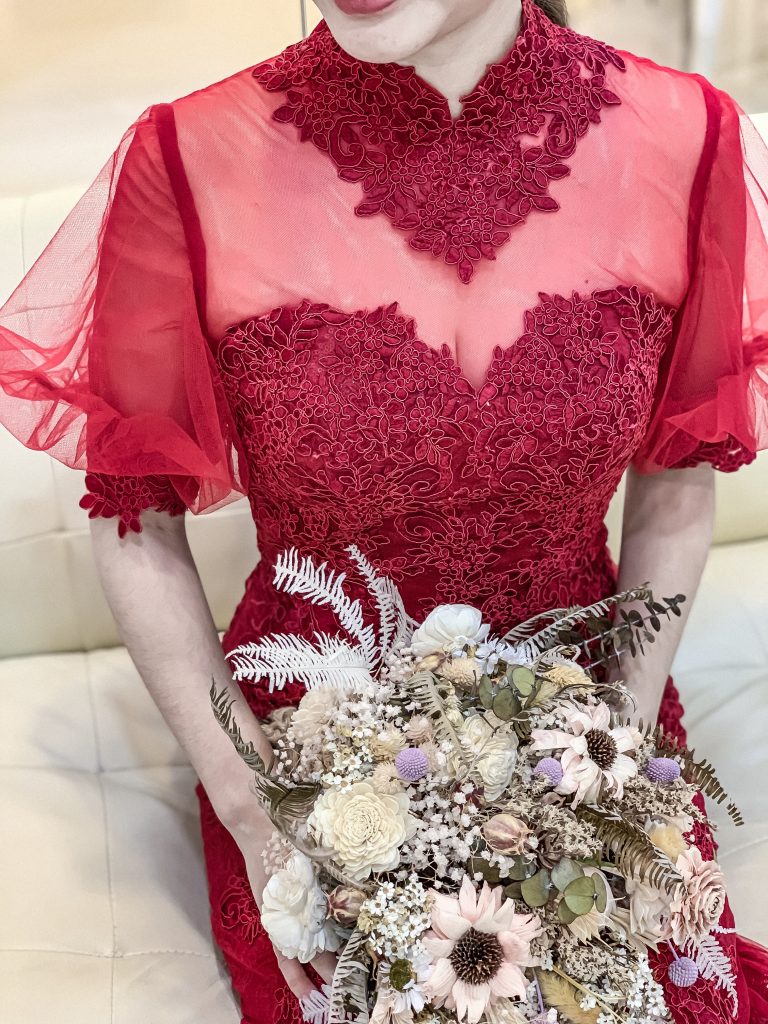 育聖攝影藝廊 大膽嘗試特殊款 走進婚紗夢幻的玻璃櫥窗試衣間 300件禮服包套方案
