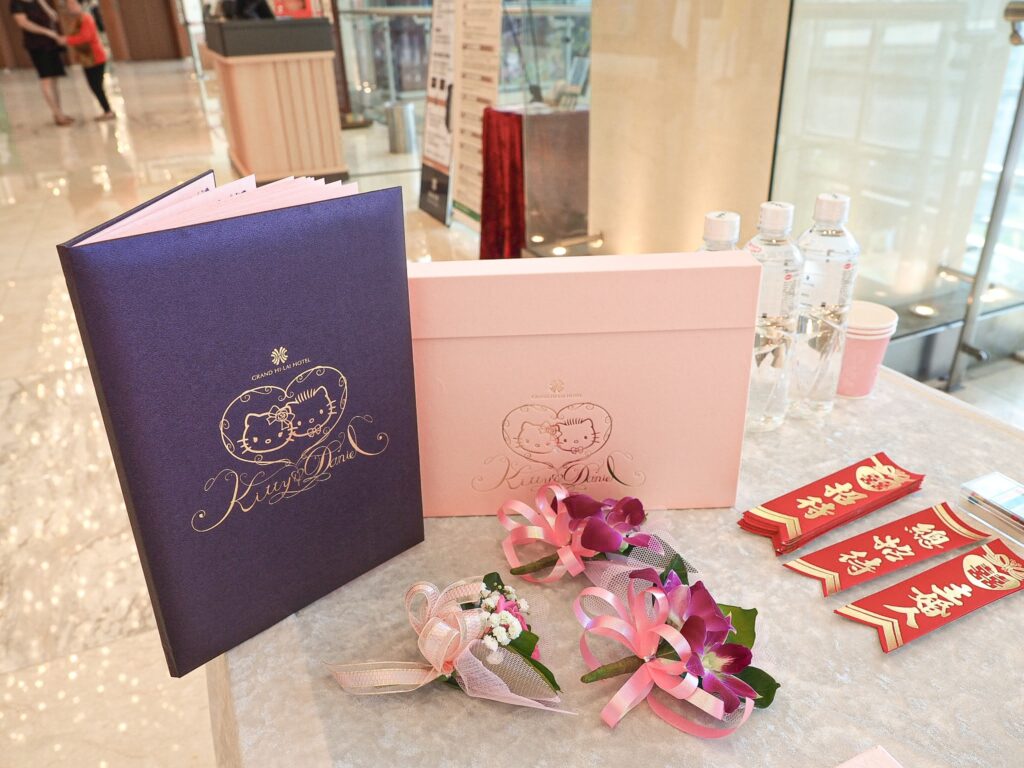 高雄漢來巨蛋五星級飯店婚宴菜色,Hello Kitty主題式婚禮,最夢幻的主題婚禮場地!贈送專屬鮮花佈置、華麗背板