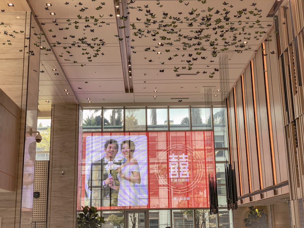 國泰萬怡酒店台北高空戶外證婚場地,結合萬豪集團行政酒廊!中式佳餚妝點成西式美饌