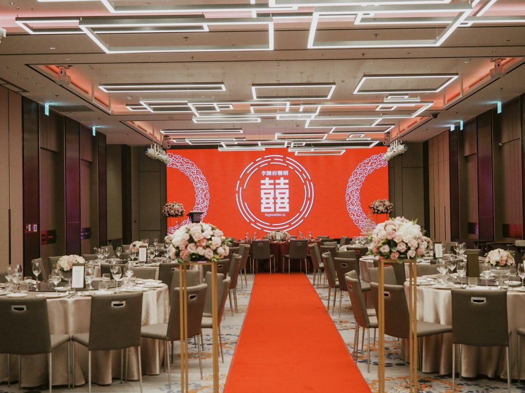 國泰萬怡酒店台北高空戶外證婚場地,結合萬豪集團行政酒廊!中式佳餚妝點成西式美饌