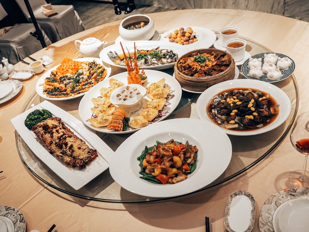 白金花園酒店遺世獨立的超美挑高大廳,陽光灑落的戶外中庭證婚,溫馨宛如藝術殿堂的廊道
