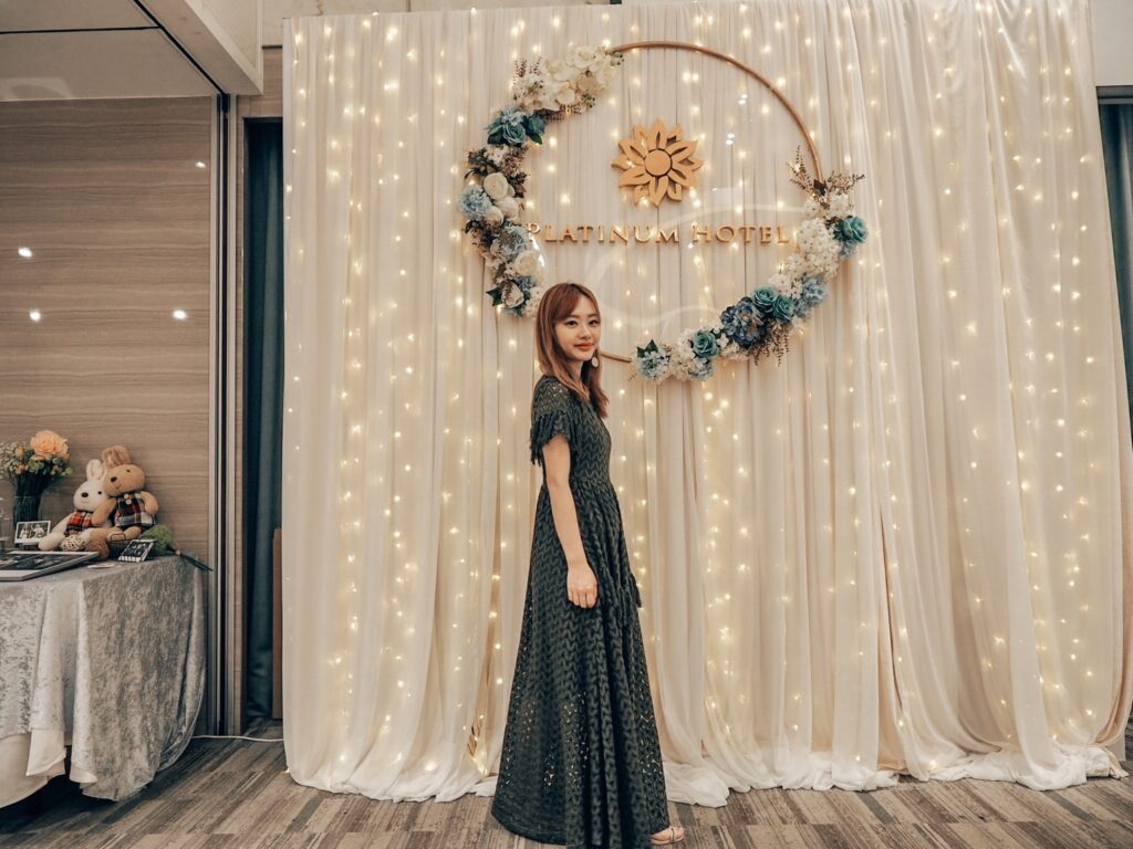白金花園酒店遺世獨立的超美挑高大廳,陽光灑落的戶外中庭證婚,溫馨宛如藝術殿堂的廊道
