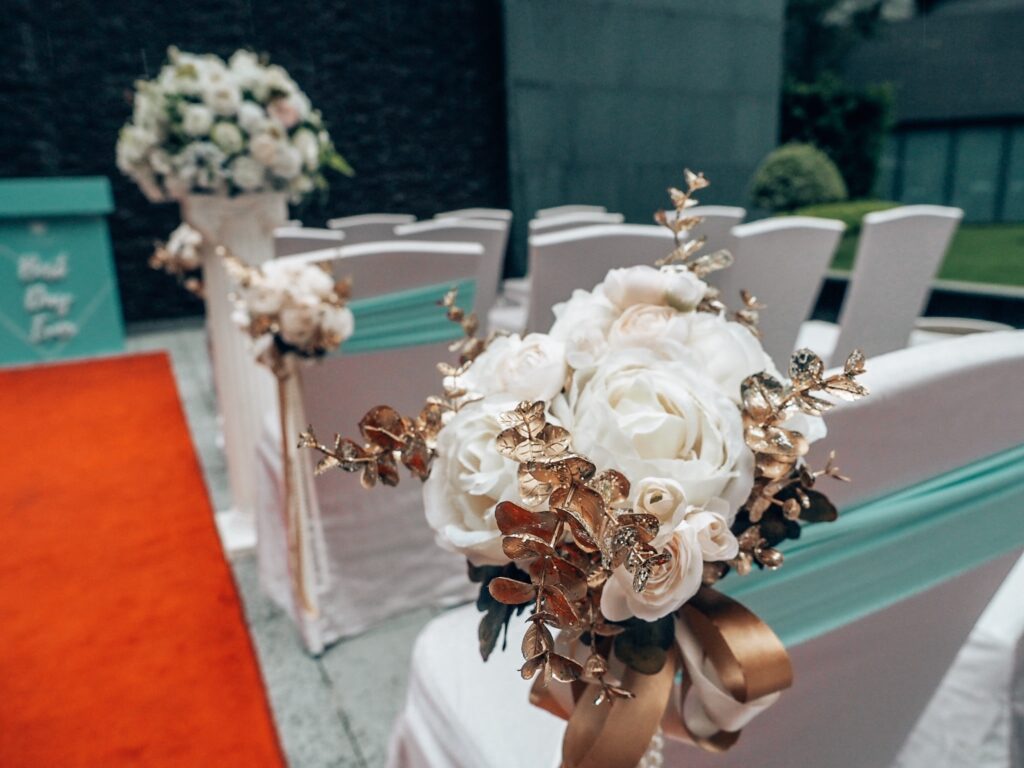 白金花園酒店遺世獨立的超美挑高大廳,陽光灑落的戶外中庭證婚,溫馨宛如藝術殿堂的廊道