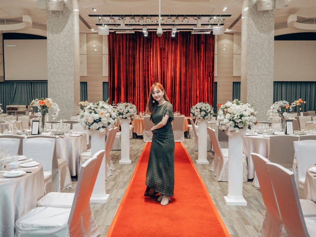 白金花園酒店遺世獨立的超美挑高大廳,陽光灑落的戶外中庭證婚,溫馨宛如藝術殿堂的廊道