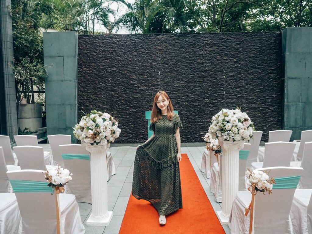 白金花園酒店遺世獨立的超美挑高大廳,陽光灑落的戶外中庭證婚,溫馨宛如藝術殿堂的廊道