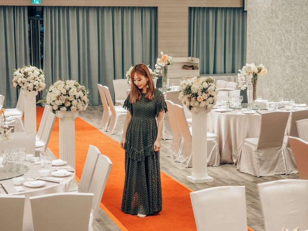 白金花園酒店遺世獨立的超美挑高大廳,陽光灑落的戶外中庭證婚,溫馨宛如藝術殿堂的廊道
