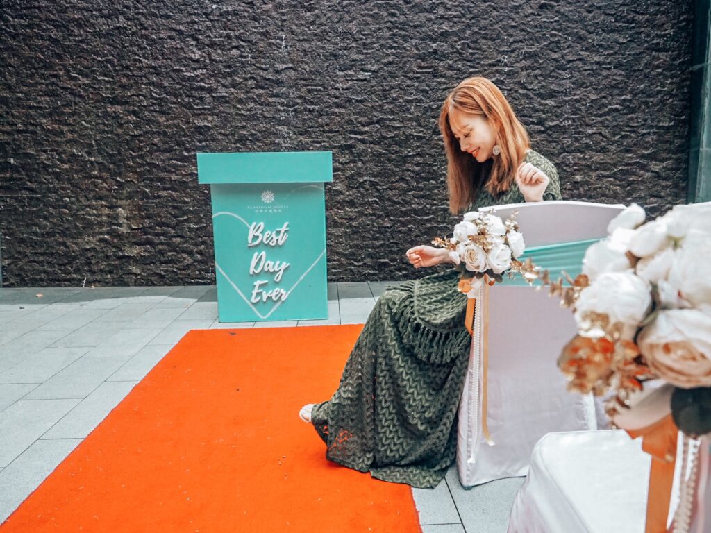 白金花園酒店遺世獨立的超美挑高大廳,陽光灑落的戶外中庭證婚,溫馨宛如藝術殿堂的廊道