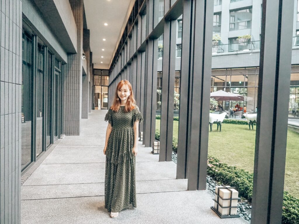 白金花園酒店遺世獨立的超美挑高大廳,陽光灑落的戶外中庭證婚,溫馨宛如藝術殿堂的廊道