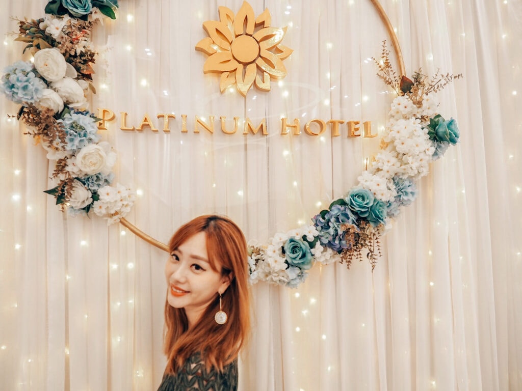白金花園酒店遺世獨立的超美挑高大廳,陽光灑落的戶外中庭證婚,溫馨宛如藝術殿堂的廊道