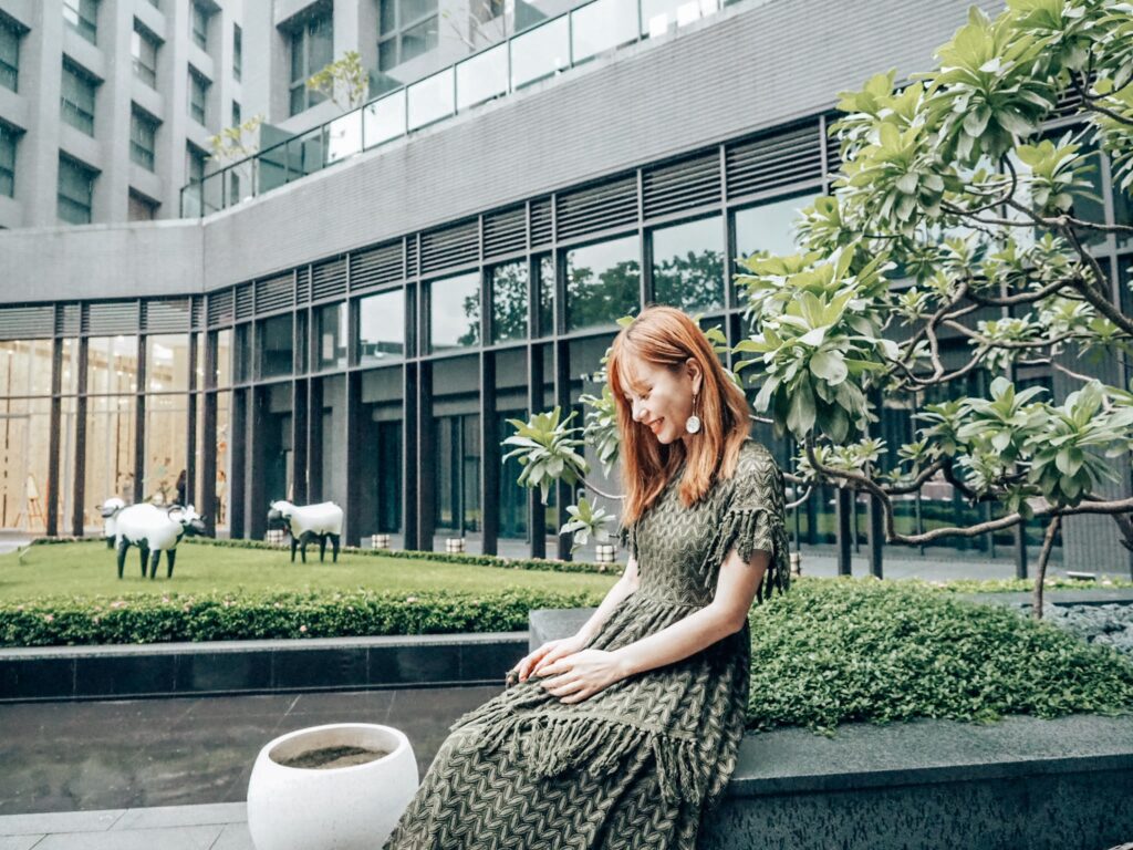白金花園酒店遺世獨立的超美挑高大廳,陽光灑落的戶外中庭證婚,溫馨宛如藝術殿堂的廊道