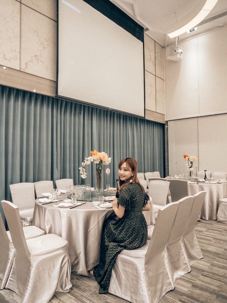 白金花園酒店遺世獨立的超美挑高大廳,陽光灑落的戶外中庭證婚,溫馨宛如藝術殿堂的廊道