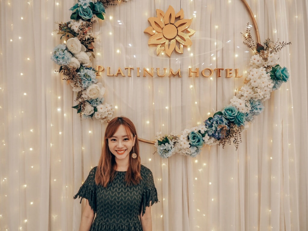 白金花園酒店遺世獨立的超美挑高大廳,陽光灑落的戶外中庭證婚,溫馨宛如藝術殿堂的廊道