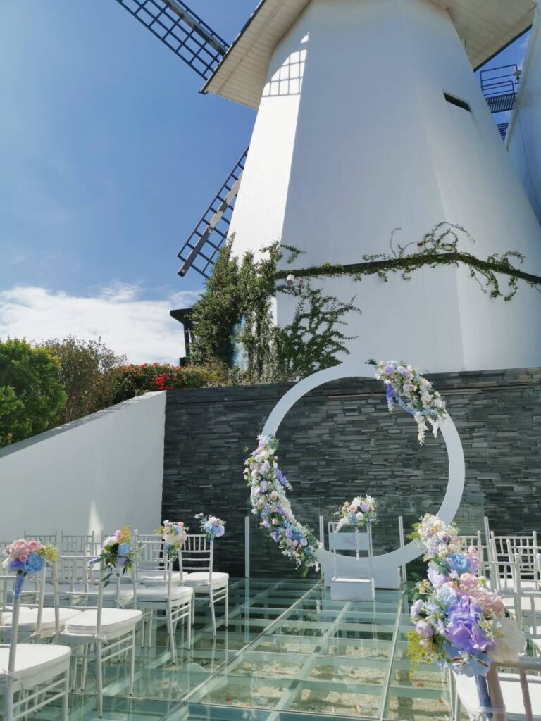 青青風車莊園桃園歐式戶外婚禮第一品牌,離不開叢花綻放的浪漫,待嫁新娘嚮往的戶外婚禮!
