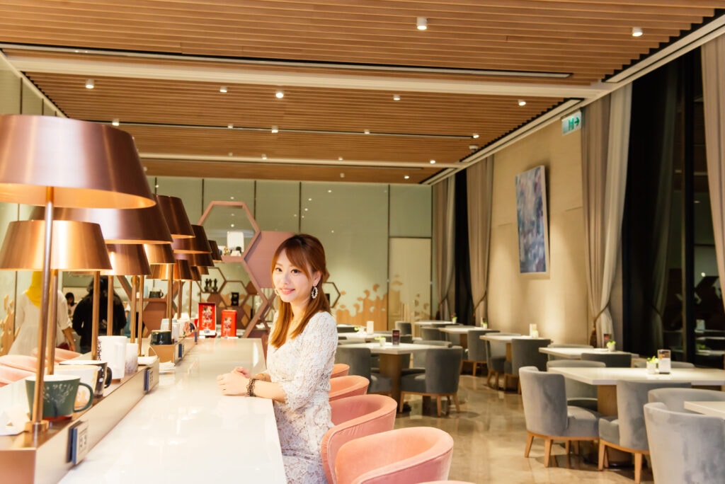 台北美福大飯店.GMT義大利餐廳西式長桌的優雅婚禮,可在同層樓Cocoon池畔酒吧,舉行一場賓主盡歡的After Party!