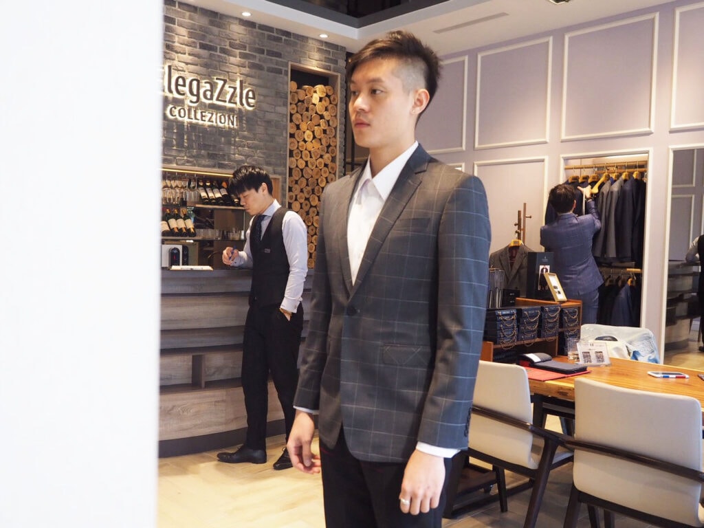 EZ 西服打造帥老公的西裝全訂製挑選守則!ElegaZzle 價格公開透明、3D人體掃描APP、紅外線雷射精準測量