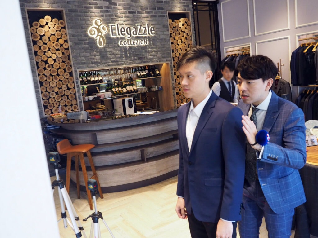 EZ 西服打造帥老公的西裝全訂製挑選守則!ElegaZzle 價格公開透明、3D人體掃描APP、紅外線雷射精準測量