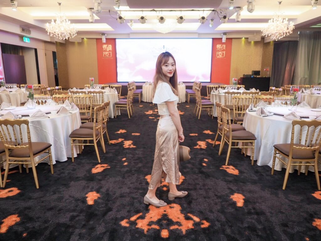 口碑桌菜新板彭園新人婚宴交通首選!用湘菜收服長輩的胃,挑高落地式玻璃帷幕,納入新北氣派景觀板橋婚宴會館.新北市府彭園