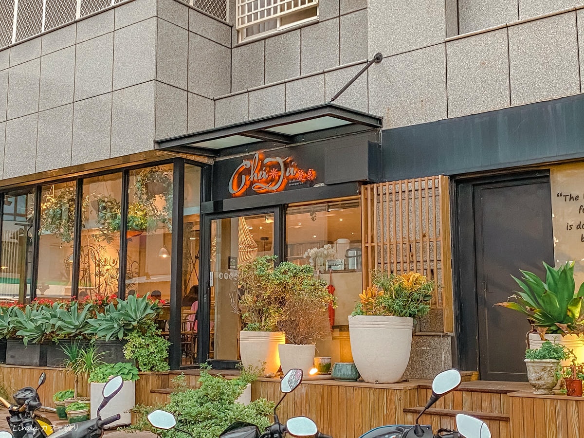 ChuJu 雛菊餐桌_001.jpg ChuJu 雛菊餐桌_001.jpg