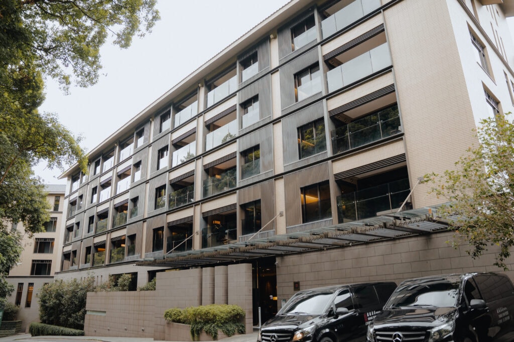 北投麗禧溫泉酒店充滿芬多精的森林系婚禮、熱門打卡點「水舞台」戶外證婚儀式!山水間環抱中的誓言交換婚宴場地