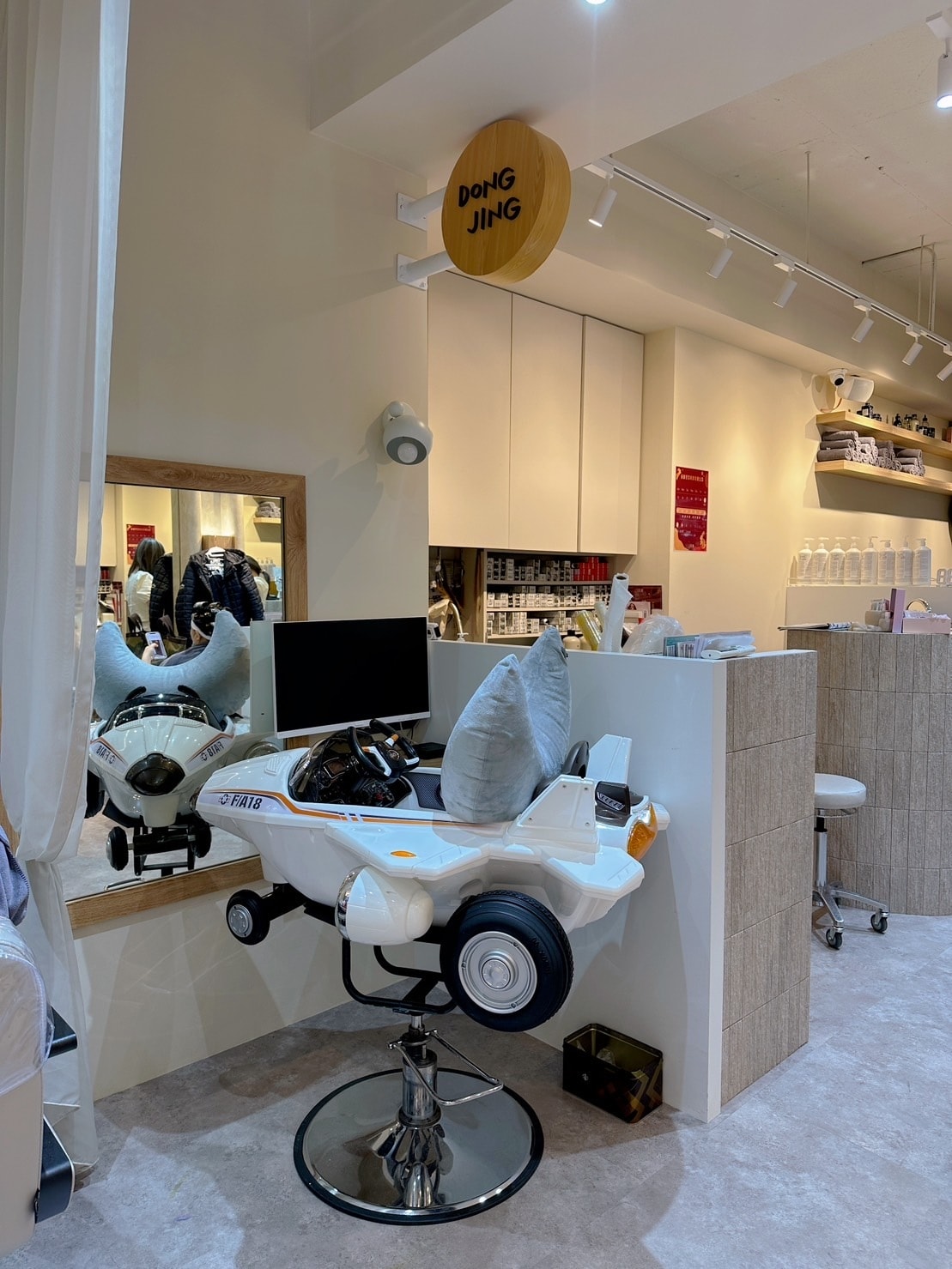 新北新店染髮推薦《洞鏡 salon》頂級質感沙龍,搭配 DA