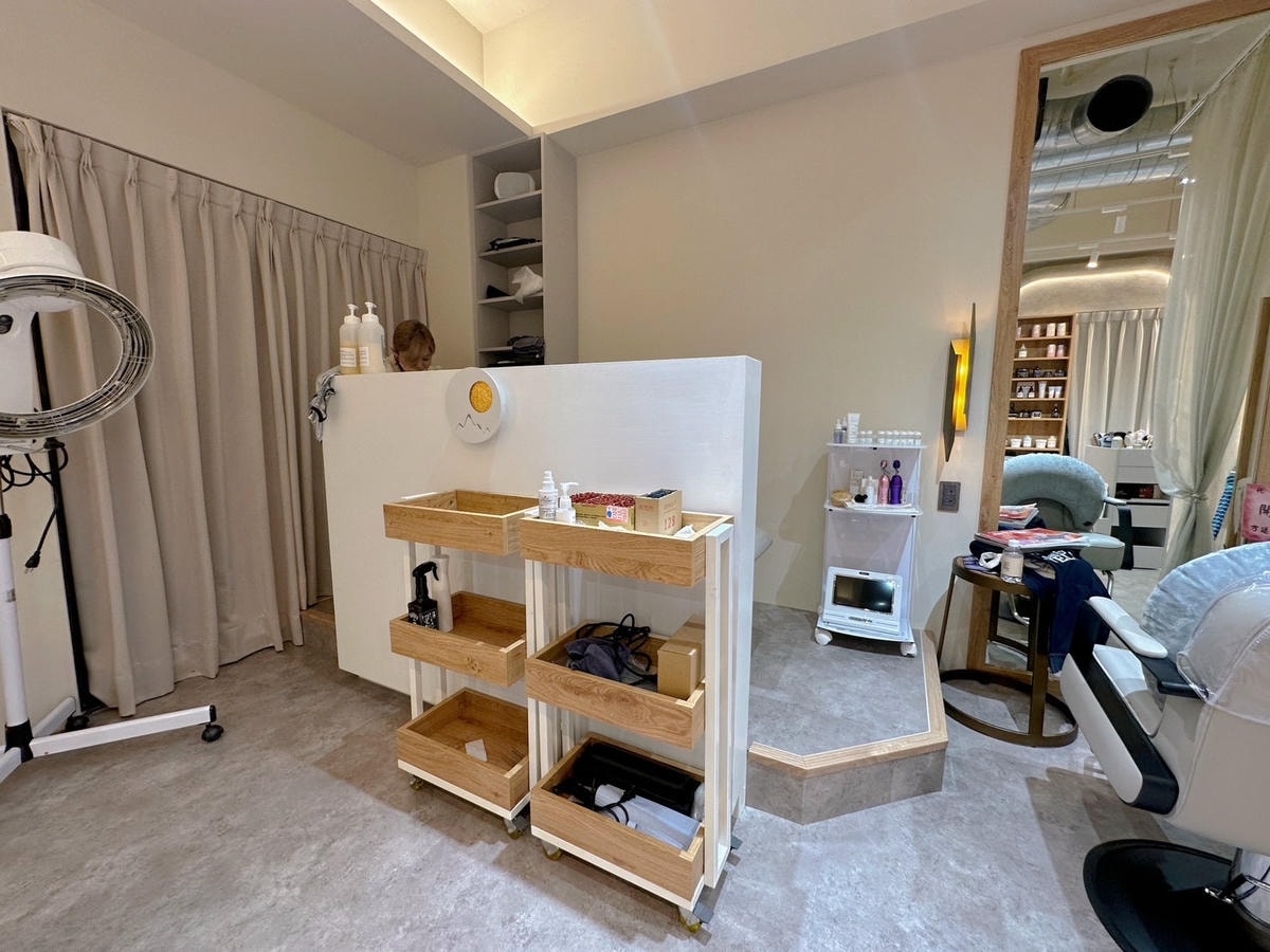 新北新店染髮推薦《洞鏡 salon》頂級質感沙龍,搭配 DA