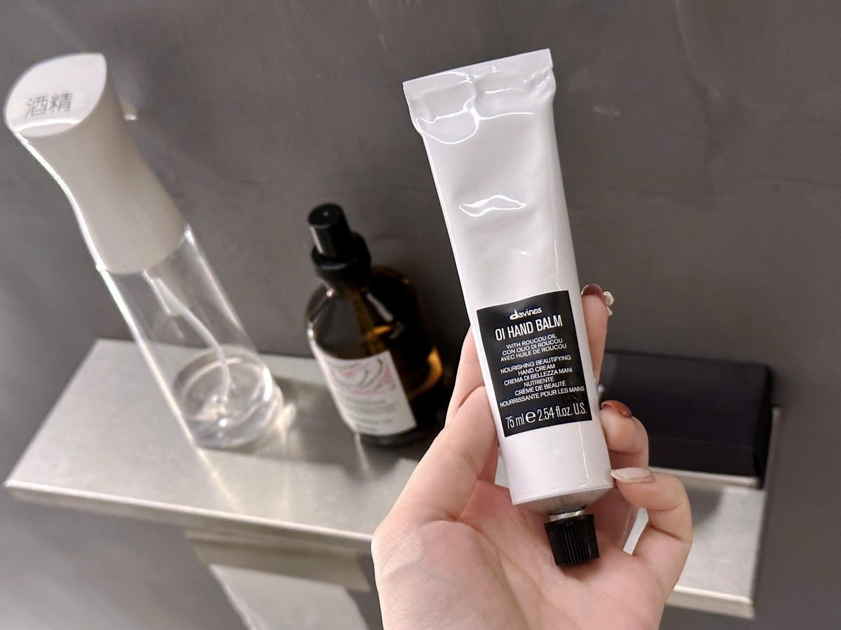 新北新店染髮推薦《洞鏡 salon》頂級質感沙龍,搭配 DA