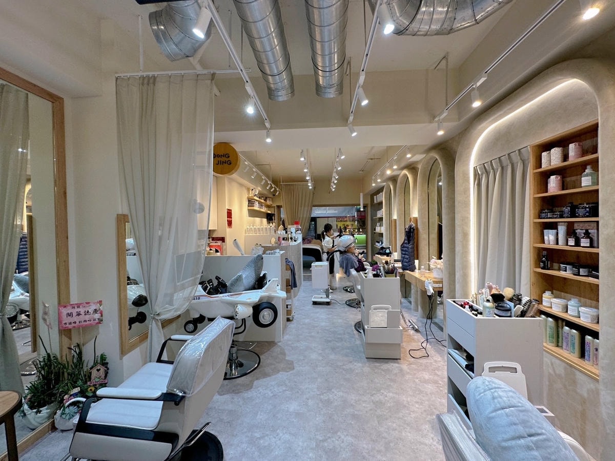 新北新店染髮推薦《洞鏡 salon》頂級質感沙龍,搭配 DA