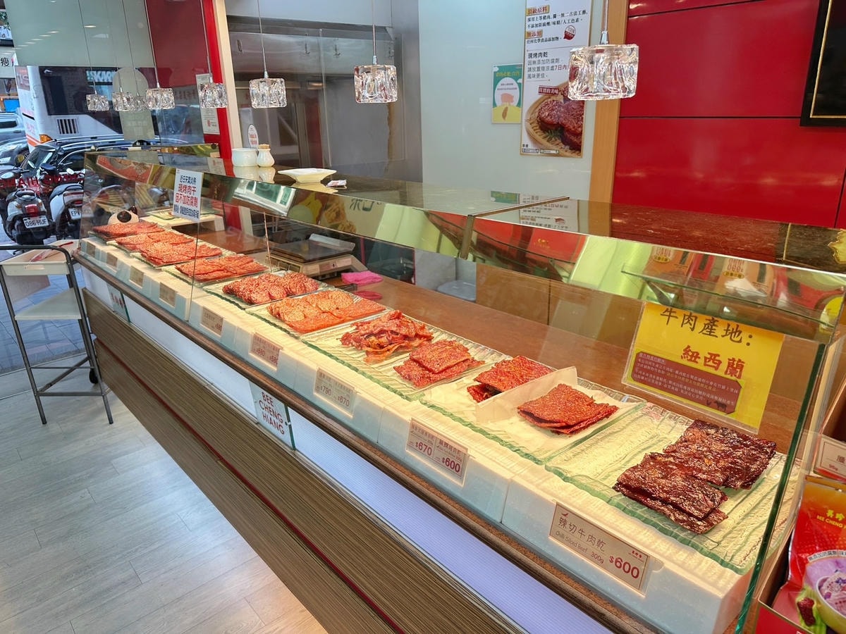 中秋伴手禮推薦《美珍香》雙連店必買新鮮手烤出爐:金錢豬肉乾 中秋伴手禮推薦《美珍香》雙連店必買新鮮手烤出爐:金錢豬肉乾