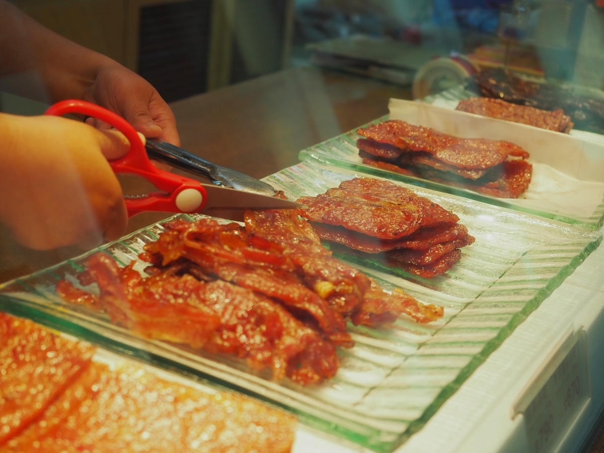 中秋伴手禮推薦《美珍香》雙連店必買新鮮手烤出爐:金錢豬肉乾 中秋伴手禮推薦《美珍香》雙連店必買新鮮手烤出爐:金錢豬肉乾