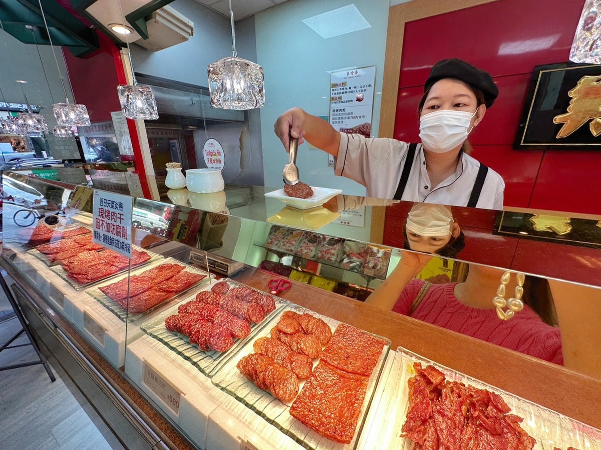 中秋伴手禮推薦《美珍香》雙連店必買新鮮手烤出爐:金錢豬肉乾 中秋伴手禮推薦《美珍香》雙連店必買新鮮手烤出爐:金錢豬肉乾