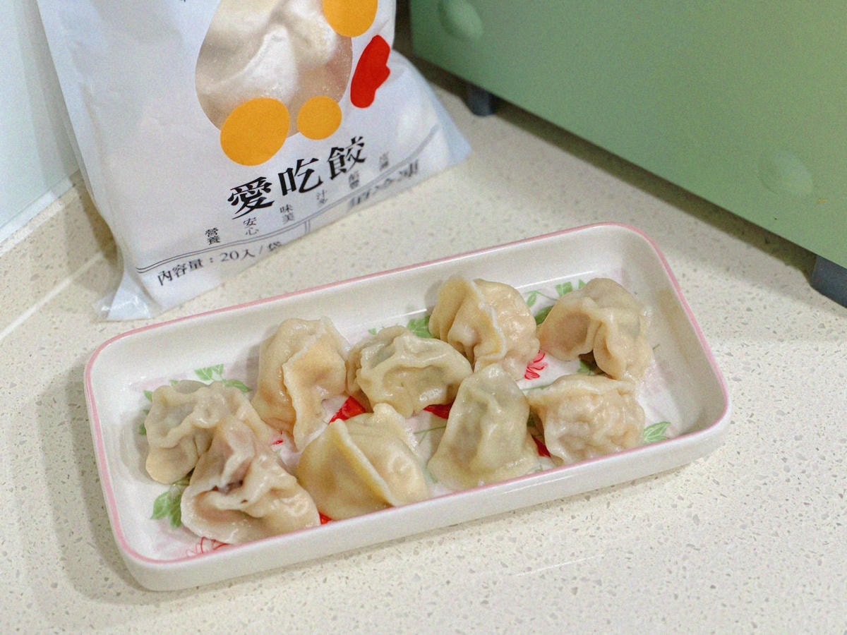 買多多團購美食推薦!冷凍就像現包《萬萬兩水餃》KTV水餃就是