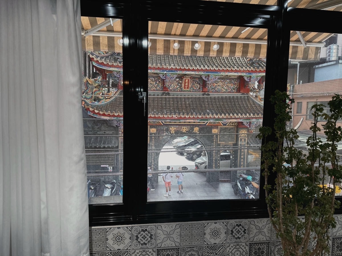 基隆沙龍推薦《霓肆髮廊》日間氛圍感沙龍,晚上搖身為超CHIL