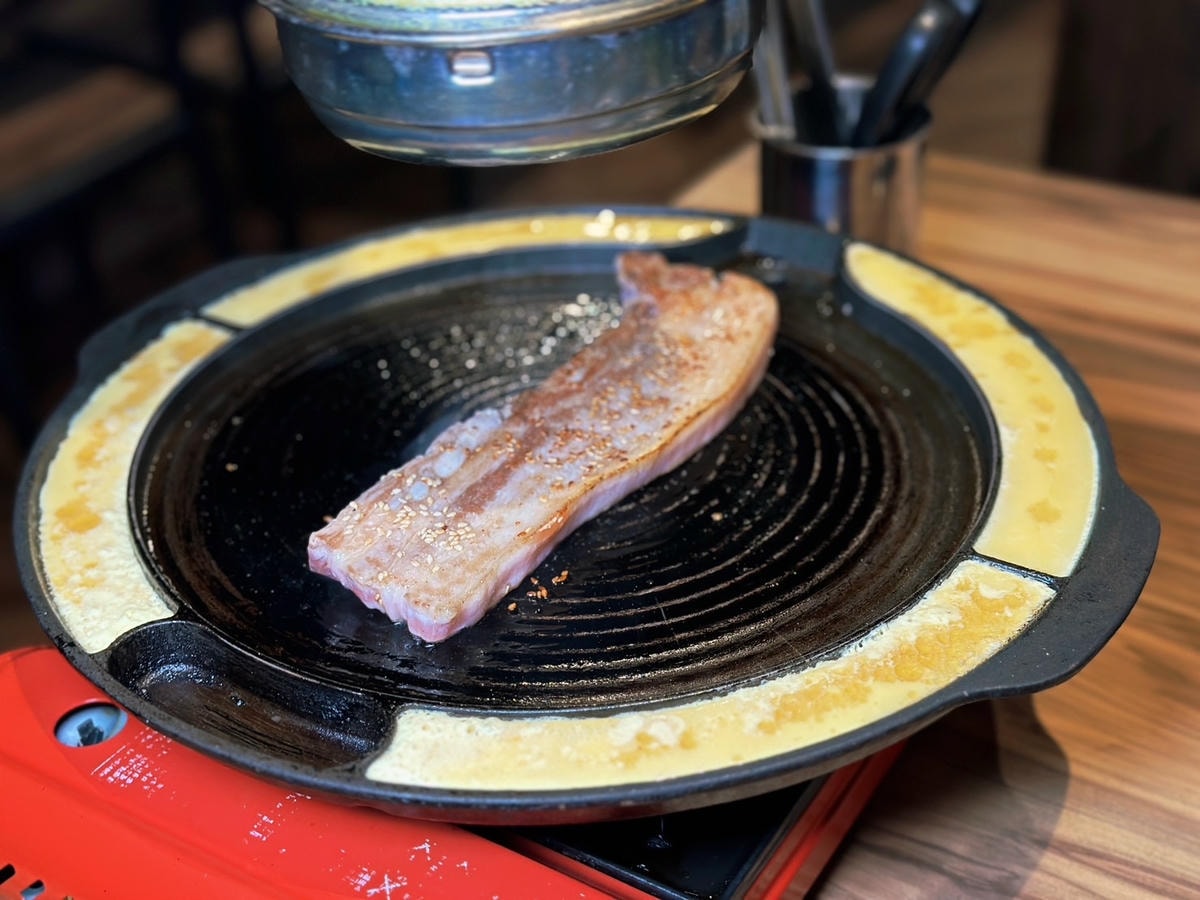 台北大安《韓老二烤肉餐廳》韓國烤肉必吃豬五花,加上烤邊蛋絕對 台北大安《韓老二烤肉餐廳》韓國烤肉必吃豬五花,加上烤邊蛋絕對