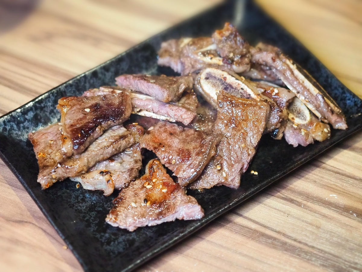 台北大安《韓老二烤肉餐廳》韓國烤肉必吃豬五花,加上烤邊蛋絕對 台北大安《韓老二烤肉餐廳》韓國烤肉必吃豬五花,加上烤邊蛋絕對