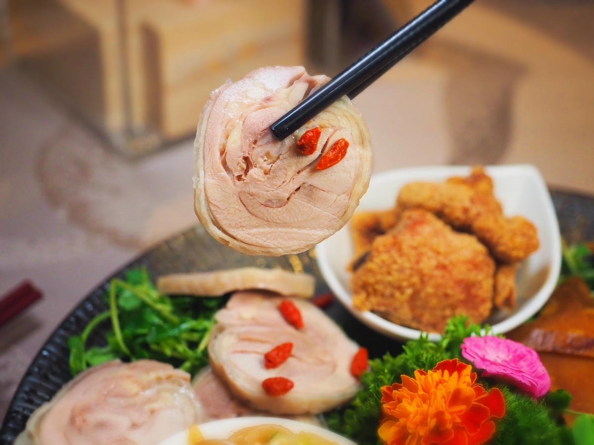 2024年菜推薦典華現煮年菜外帶,限量預售必吃多汁「蒜香脆 2024年菜推薦典華現煮年菜外帶,限量預售必吃多汁「蒜香脆