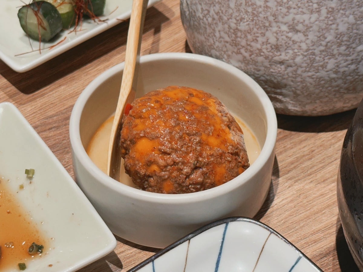 よし!請上座!信義區火鍋推薦《優喜鍋物專門店》前菜必點「招牌 よし!請上座!信義區火鍋推薦《優喜鍋物專門店》前菜必點「招牌