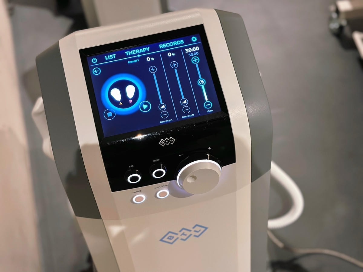 科技健身推薦《霍普金斯診所》信義店躺著局部增肌減脂不是夢?