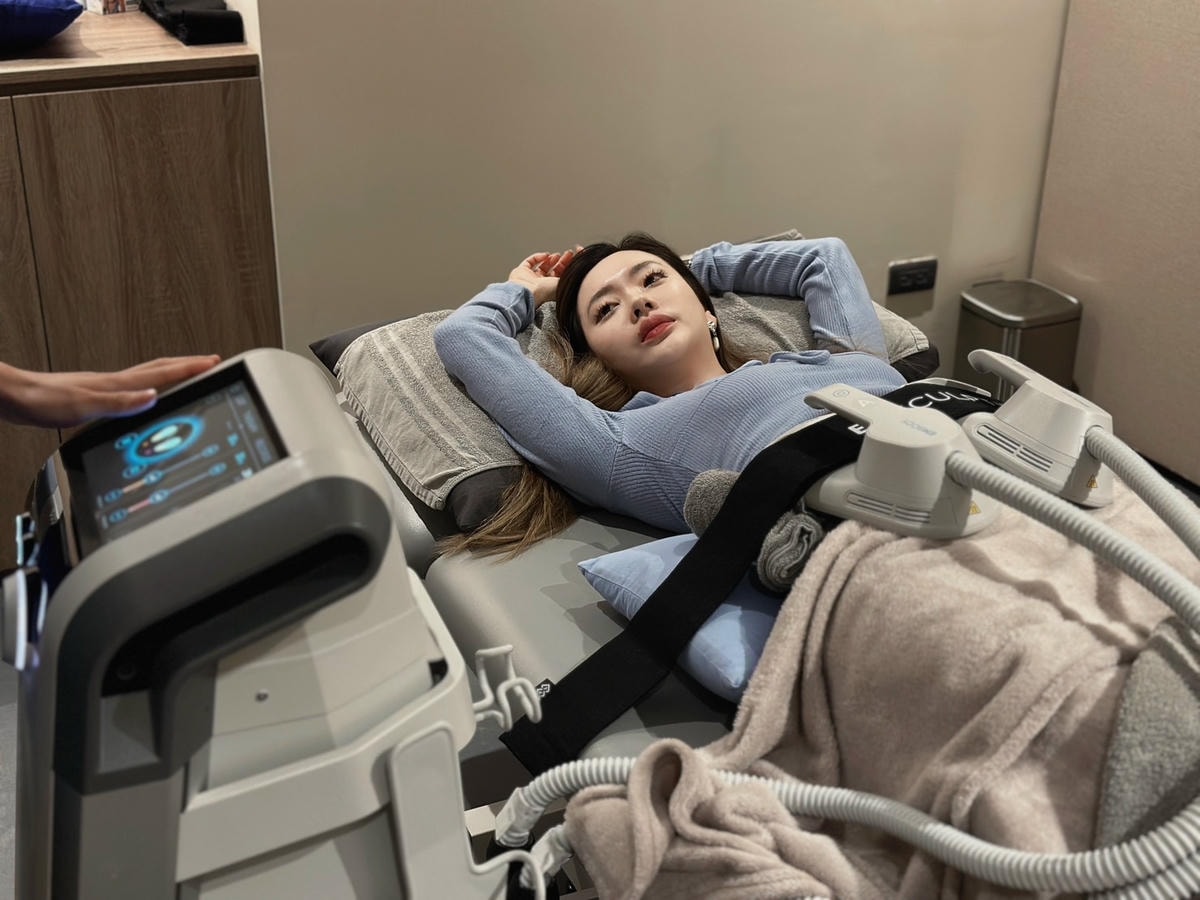 科技健身推薦《霍普金斯診所》信義店躺著局部增肌減脂不是夢?