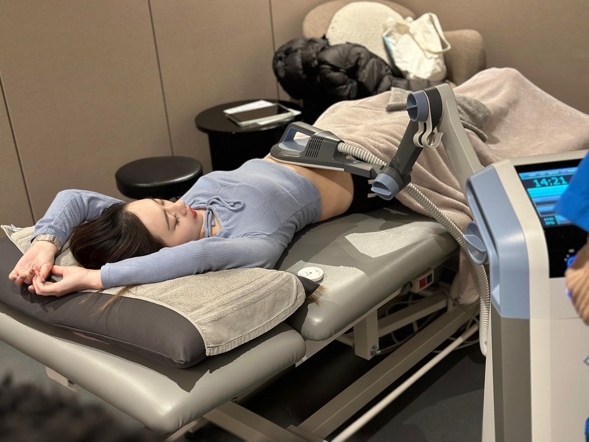 科技健身推薦《霍普金斯診所》信義店躺著局部增肌減脂不是夢?