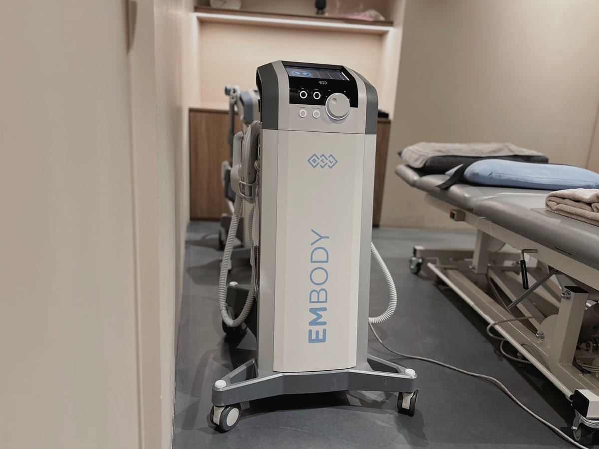 科技健身推薦《霍普金斯診所》信義店躺著局部增肌減脂不是夢?