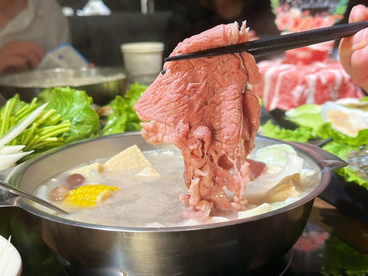 板橋吃到飽推薦《心心石頭火鍋》平日用餐只要369起,居然不收 板橋吃到飽推薦《心心石頭火鍋》平日用餐只要369起,居然不收