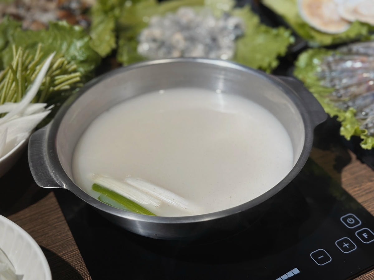 板橋吃到飽推薦《心心石頭火鍋》平日用餐只要369起,居然不收 板橋吃到飽推薦《心心石頭火鍋》平日用餐只要369起,居然不收
