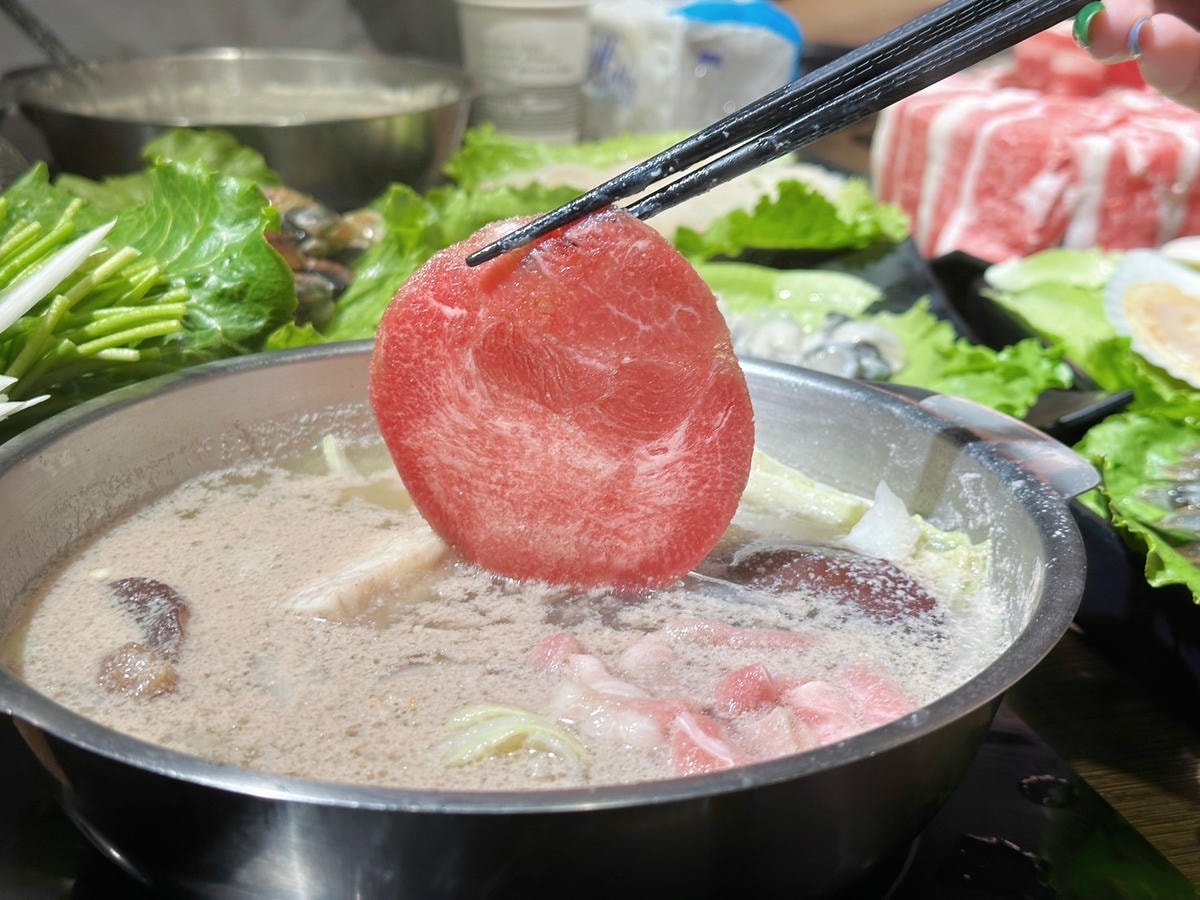 板橋吃到飽推薦《心心石頭火鍋》平日用餐只要369起,居然不收 板橋吃到飽推薦《心心石頭火鍋》平日用餐只要369起,居然不收