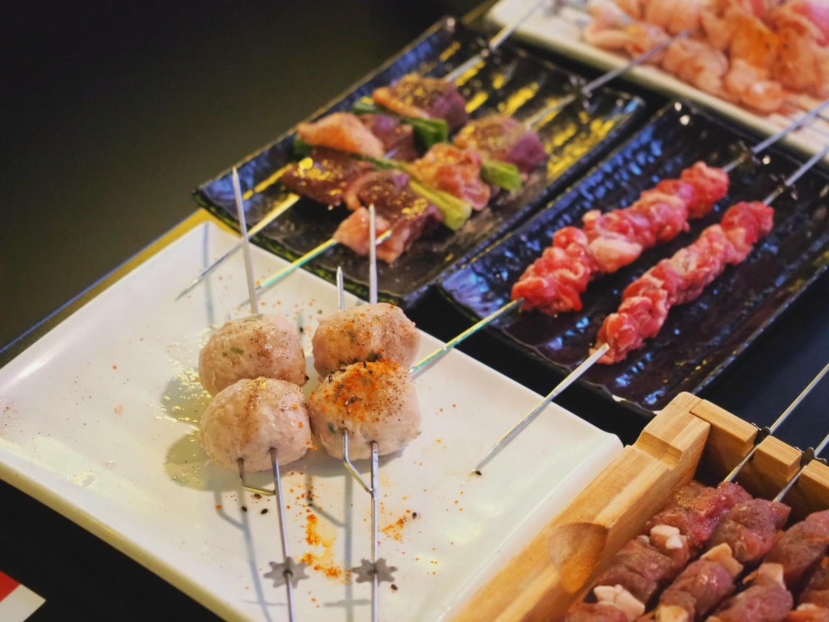 台北西門町《羊騷殿》台灣唯一自動旋轉燒烤羊肉串!羊肉爐也吃得