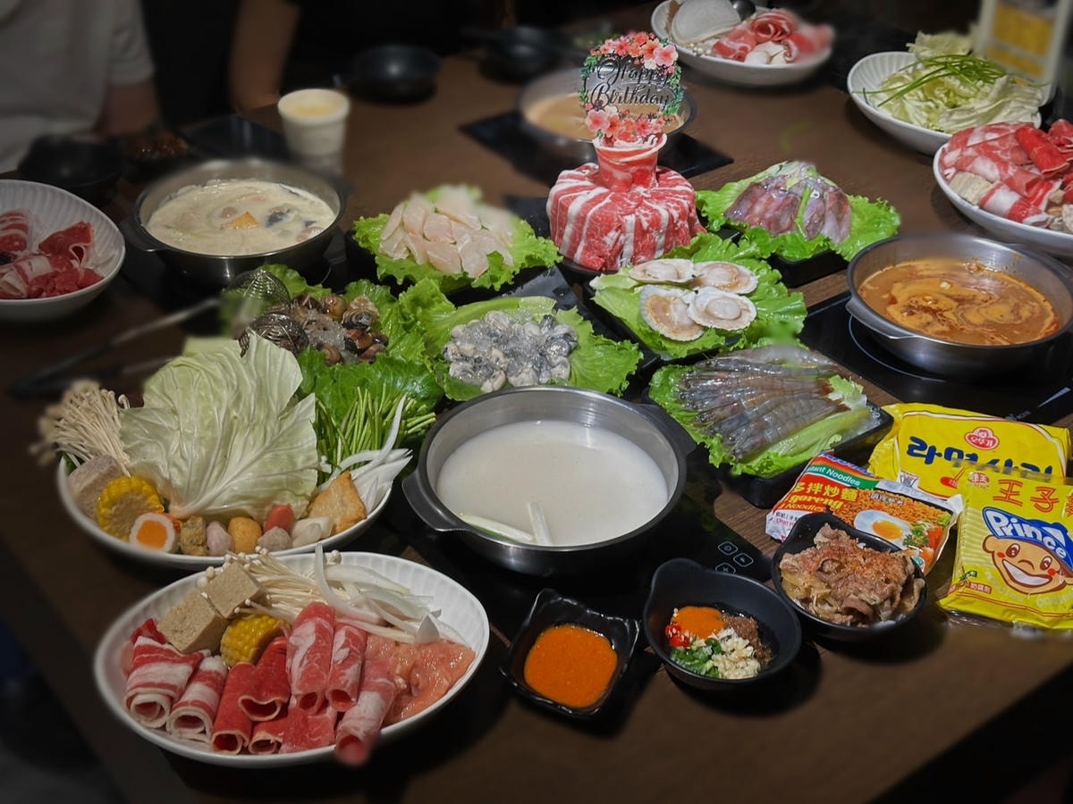 板橋吃到飽推薦《心心石頭火鍋》平日用餐只要369起,居然不收 板橋吃到飽推薦《心心石頭火鍋》平日用餐只要369起,居然不收