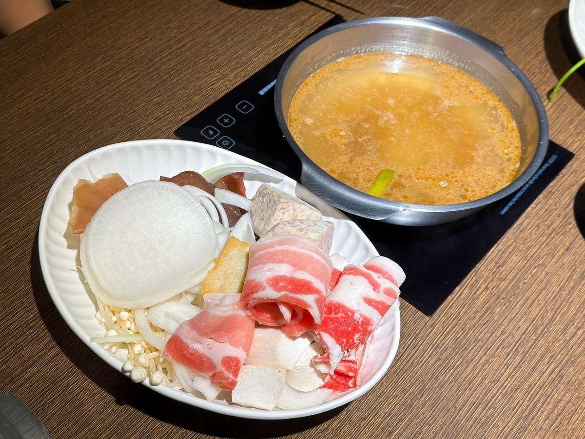 板橋吃到飽推薦《心心石頭火鍋》平日用餐只要369起,居然不收 板橋吃到飽推薦《心心石頭火鍋》平日用餐只要369起,居然不收