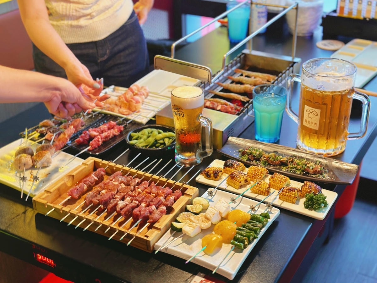 台北西門町《羊騷殿》台灣唯一自動旋轉燒烤羊肉串!羊肉爐也吃得