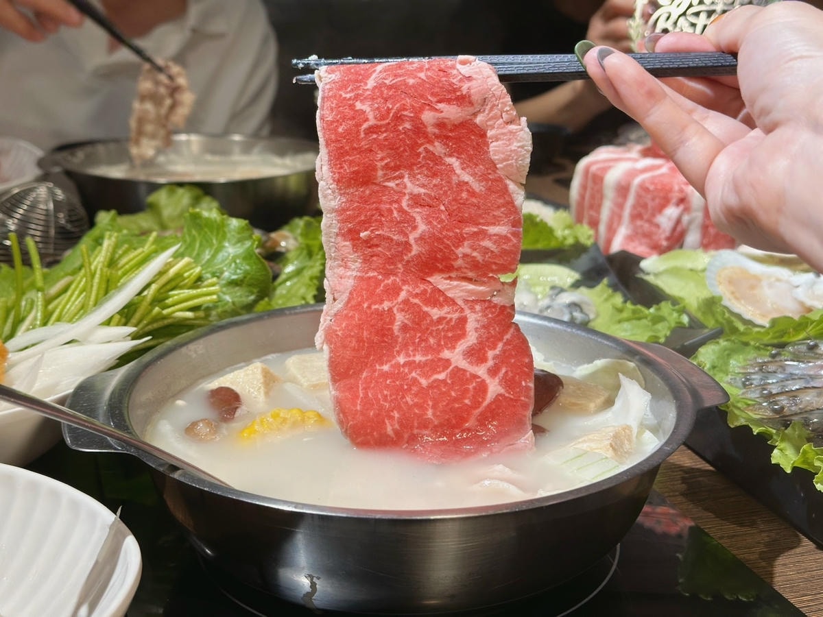 板橋吃到飽推薦《心心石頭火鍋》平日用餐只要369起,居然不收 板橋吃到飽推薦《心心石頭火鍋》平日用餐只要369起,居然不收